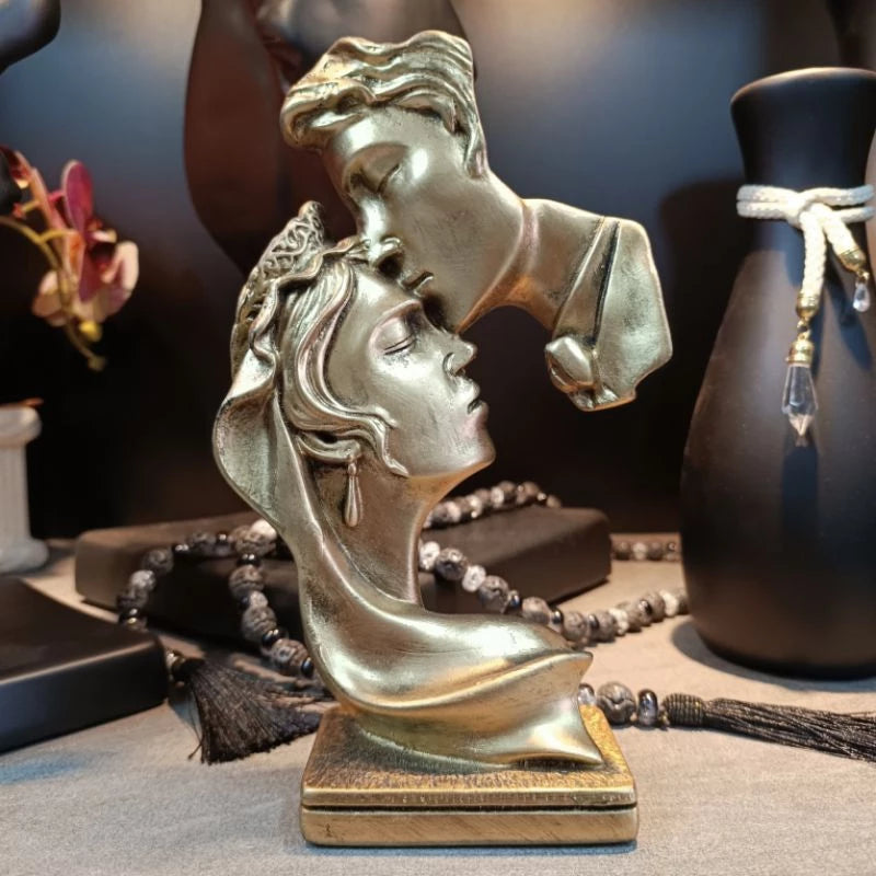 Escultura Romântica – A Beleza do Amor Eterno em Cada Detalhe