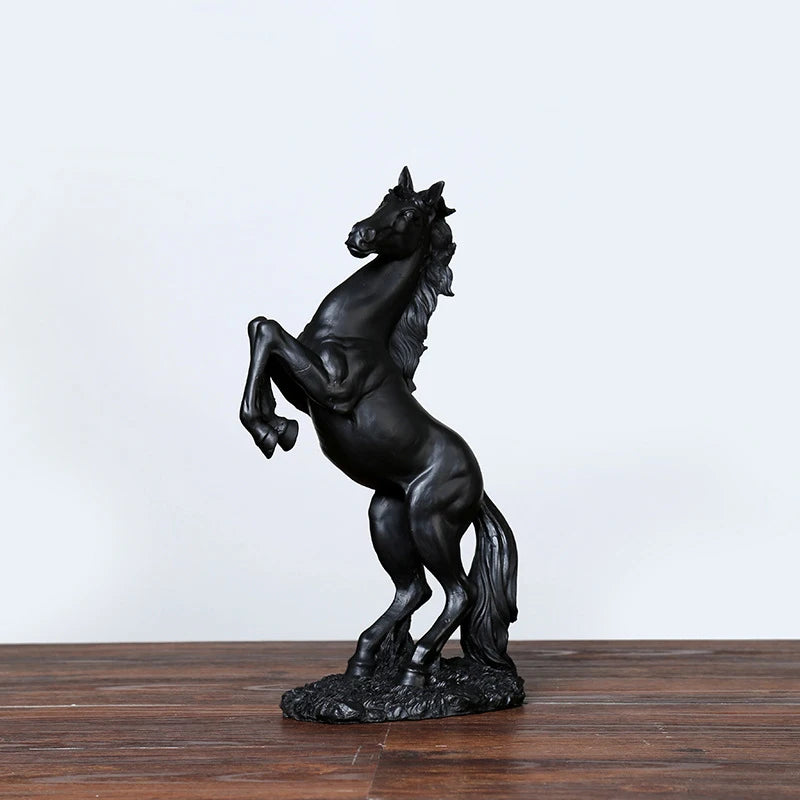 Escultura Decorativa de Cavalo – Símbolo de Força, Liberdade e Elegância